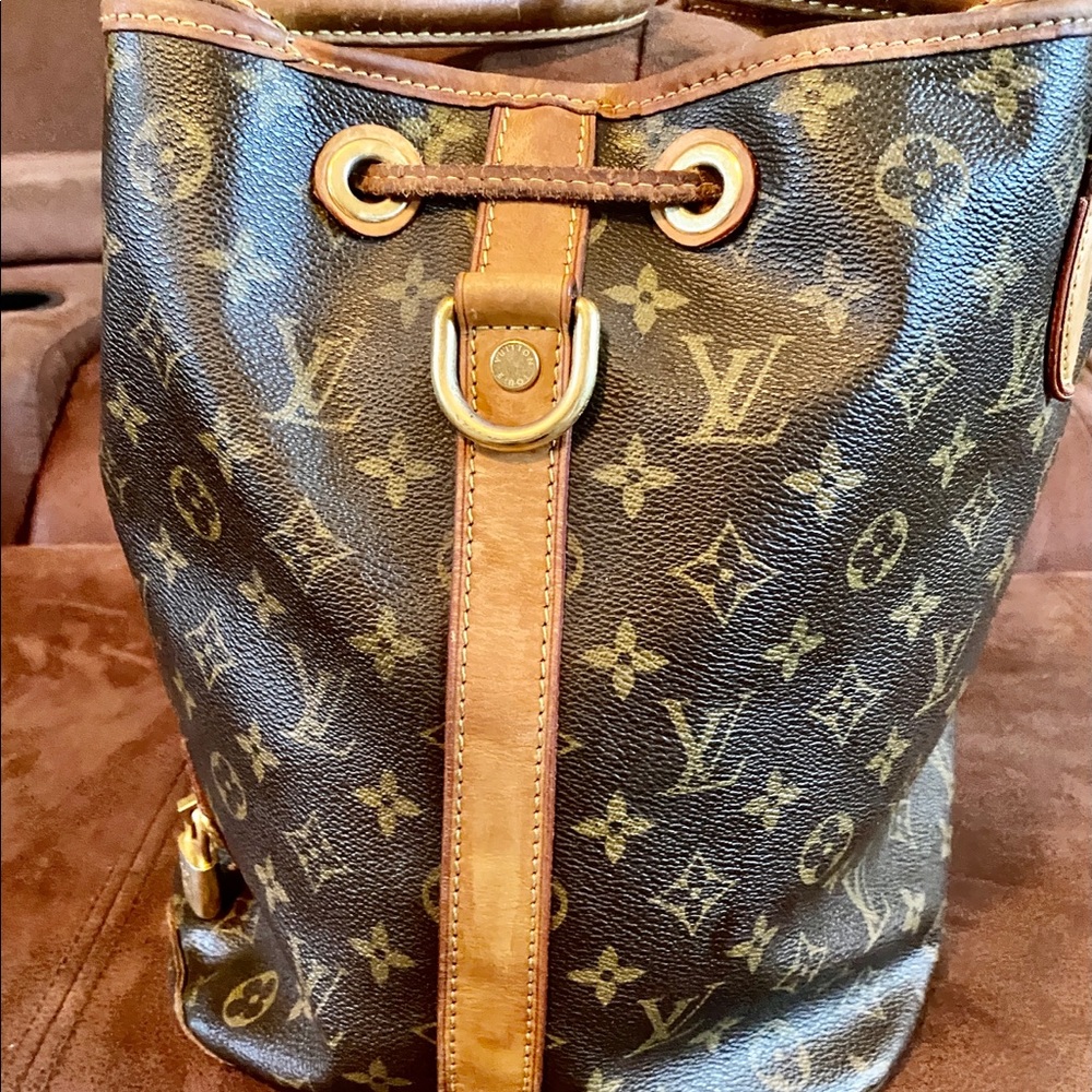 Louis Vuitton Purse - Picture 4 of 5